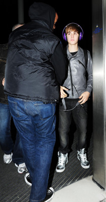 29.11 | Justin Bieber chegando ao hotel Central London