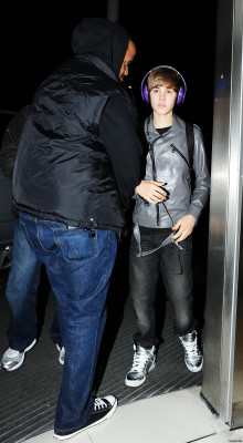 29.11 | Justin Bieber chegando ao hotel Central London