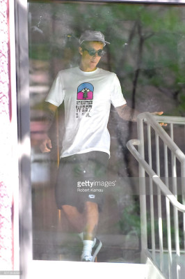 13.08 | Justin Bieber deixando o Aire Ancient Baths em Nova Iorque, NY