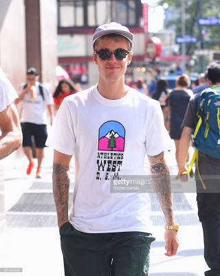 13.08 | Justin Bieber deixando o Aire Ancient Baths em Nova Iorque, NY