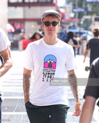 13.08 | Justin Bieber deixando o Aire Ancient Baths em Nova Iorque, NY