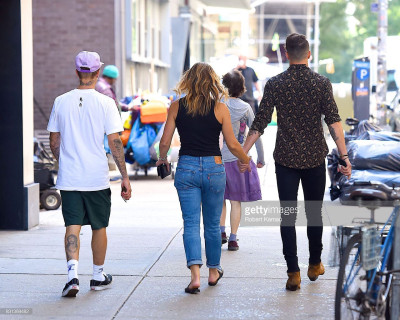 13.08 | Justin Bieber deixando o Aire Ancient Baths em Nova Iorque, NY