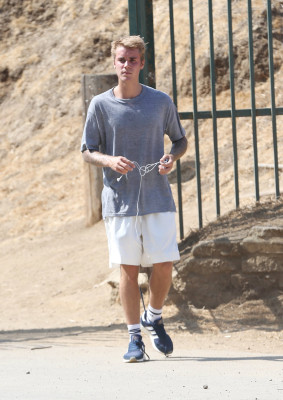14.08 | Justin Bieber no Runyon Canyon em Los Angeles, Califórnia