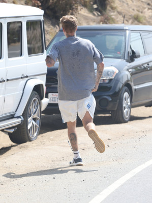 14.08 | Justin Bieber no Runyon Canyon em Los Angeles, Califórnia