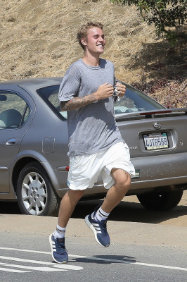 14.08 | Justin Bieber no Runyon Canyon em Los Angeles, Califórnia