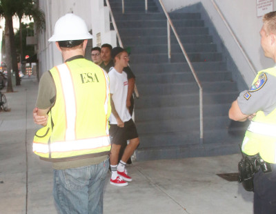 16.08 | Justin Bieber chegando na igreja em Los Angeles, Califórnia