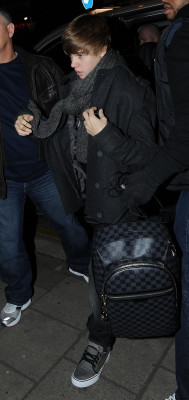 28.11 | Justin Bieber chegando ao Fountain Studios