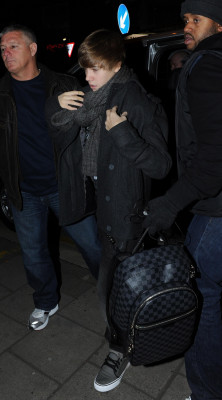 28.11 | Justin Bieber chegando ao Fountain Studios