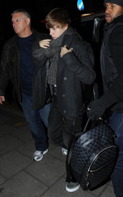 28.11 | Justin Bieber chegando ao Fountain Studios