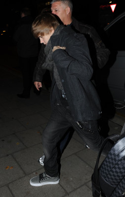 28.11 | Justin Bieber chegando ao Fountain Studios