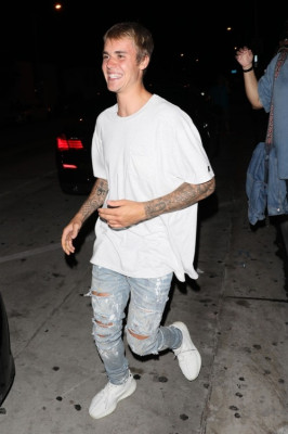23.08 | Justin Bieber deixando o restaurante Catch em West Hollywood, na California