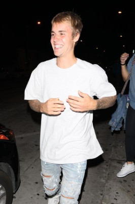 23.08 | Justin Bieber deixando o restaurante Catch em West Hollywood, na California