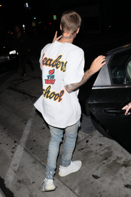 23.08 | Justin Bieber deixando o restaurante Catch em West Hollywood, na California