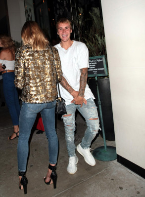 23.08 | Justin Bieber deixando o restaurante Catch em West Hollywood, na California