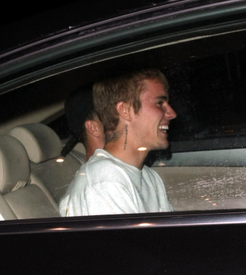 23.08 | Justin Bieber deixando o restaurante Catch em West Hollywood, na California