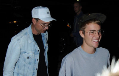 23.08 | Justin Bieber chegando/deixando o Saban Theatre em Beverly Hills, na California