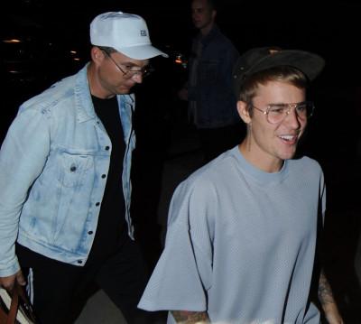 23.08 | Justin Bieber chegando/deixando o Saban Theatre em Beverly Hills, na California