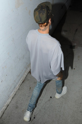 23.08 | Justin Bieber chegando/deixando o Saban Theatre em Beverly Hills, na California