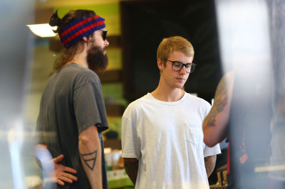 28.08 | Justin Bieber com Jared Leto no Earth Bar em Beverly Hills, CA