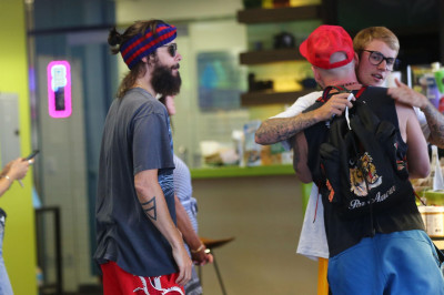 28.08 | Justin Bieber com Jared Leto no Earth Bar em Beverly Hills, CA