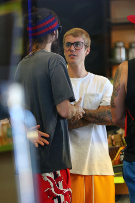 28.08 | Justin Bieber com Jared Leto no Earth Bar em Beverly Hills, CA