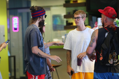 28.08 | Justin Bieber com Jared Leto no Earth Bar em Beverly Hills, CA