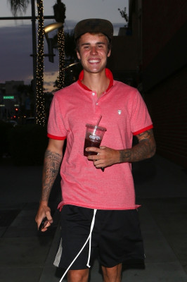 29.08 | Justin Bieber deixando o Il Pastaio em Beverly Hills, CA