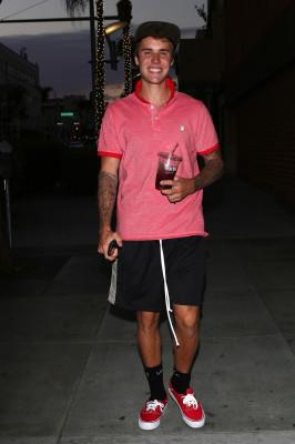 29.08 | Justin Bieber deixando o Il Pastaio em Beverly Hills, CA