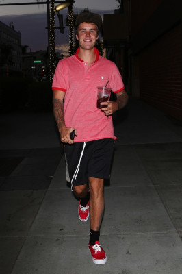 29.08 | Justin Bieber deixando o Il Pastaio em Beverly Hills, CA