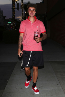 29.08 | Justin Bieber deixando o Il Pastaio em Beverly Hills, CA