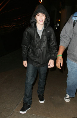 27.01 | Justin Bieber chegando no aeroporto LAX
