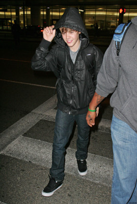 27.01 | Justin Bieber chegando no aeroporto LAX