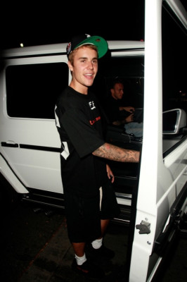 09.04 | Justin Bieber deixando o Delilah em West Hollywood, Califórnia