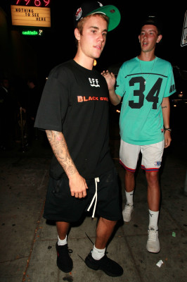 09.04 | Justin Bieber deixando o Delilah em West Hollywood, Califórnia