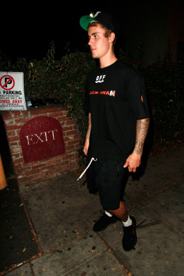 09.04 | Justin Bieber deixando o Delilah em West Hollywood, Califórnia