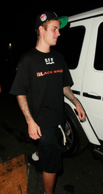 09.04 | Justin Bieber deixando o Delilah em West Hollywood, Califórnia