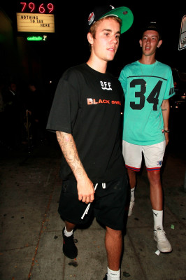 09.04 | Justin Bieber deixando o Delilah em West Hollywood, Califórnia