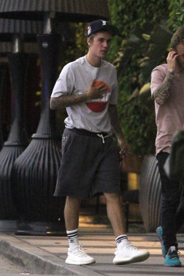 09.04 | Justin Bieber chegando no Hotel em Hollywood, CA