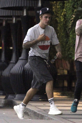 09.04 | Justin Bieber chegando no Hotel em Hollywood, CA