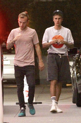 09.04 | Justin Bieber chegando no Hotel em Hollywood, CA