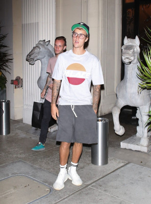 09.04 | Justin Bieber no Mastro's Steakhouse em Beverly Hills, CA