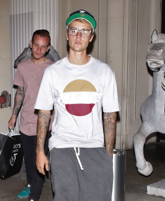 09.04 | Justin Bieber no Mastro's Steakhouse em Beverly Hills, CA