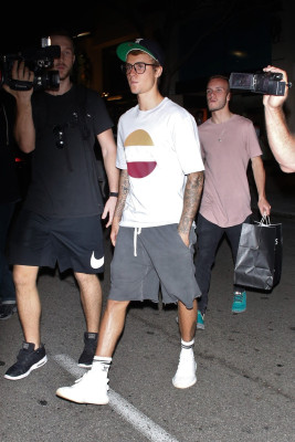 09.04 | Justin Bieber no Mastro's Steakhouse em Beverly Hills, CA