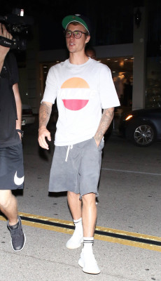09.04 | Justin Bieber no Mastro's Steakhouse em Beverly Hills, CA