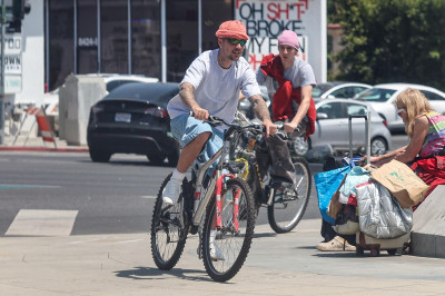 03.06 | Andando de bicicleta com Eddie Benjamin em Los Angeles, CA