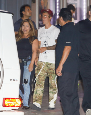 09.06 | Justin Bieber no Saban Theater em Beverly Hills, CA