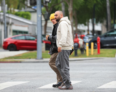 16.04 | Aparição em Los Angeles, Califórnia.
