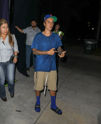 13.09 | Justin Bieber deixando o Saban Theatre em Beverly Hills, Califórnia
