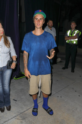 13.09 | Justin Bieber deixando o Saban Theatre em Beverly Hills, Califórnia