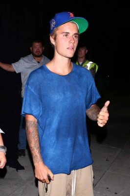 13.09 | Justin Bieber deixando o Saban Theatre em Beverly Hills, Califórnia